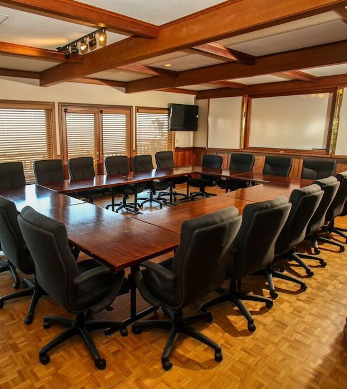 5_Corp_Priv_Conference_Room.jpg